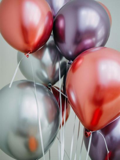 Nahaufnahmefoto Von Verschiedenfarbigen Luftballons